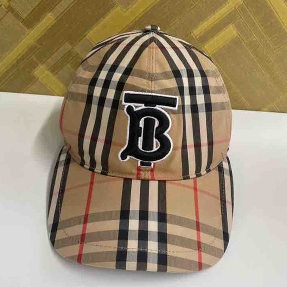 Burberry hat medium pre-loved - Picture 1 of 14